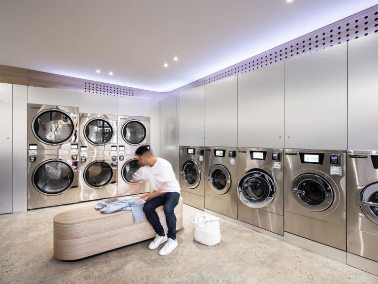 Clean laundromat Sydney