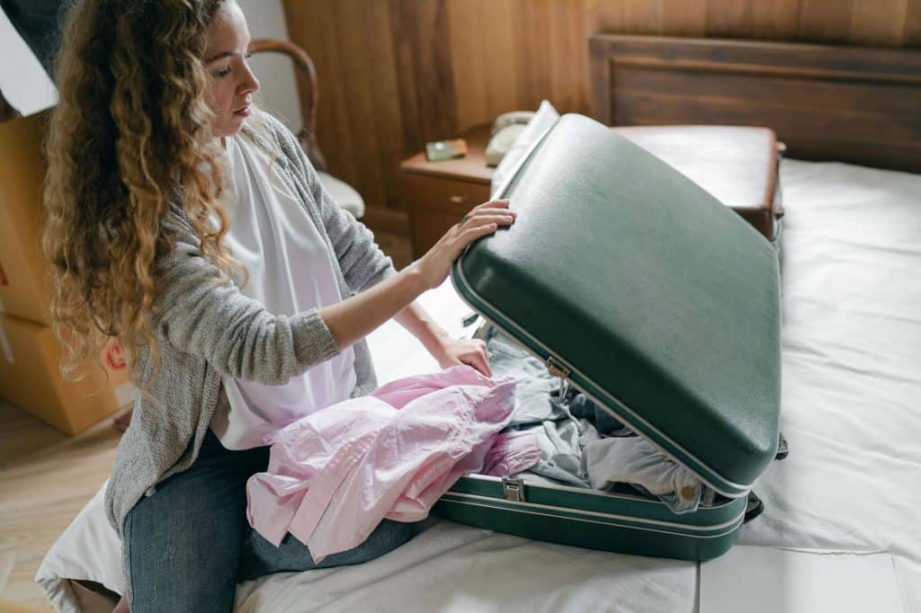How to protect clothes while travelling