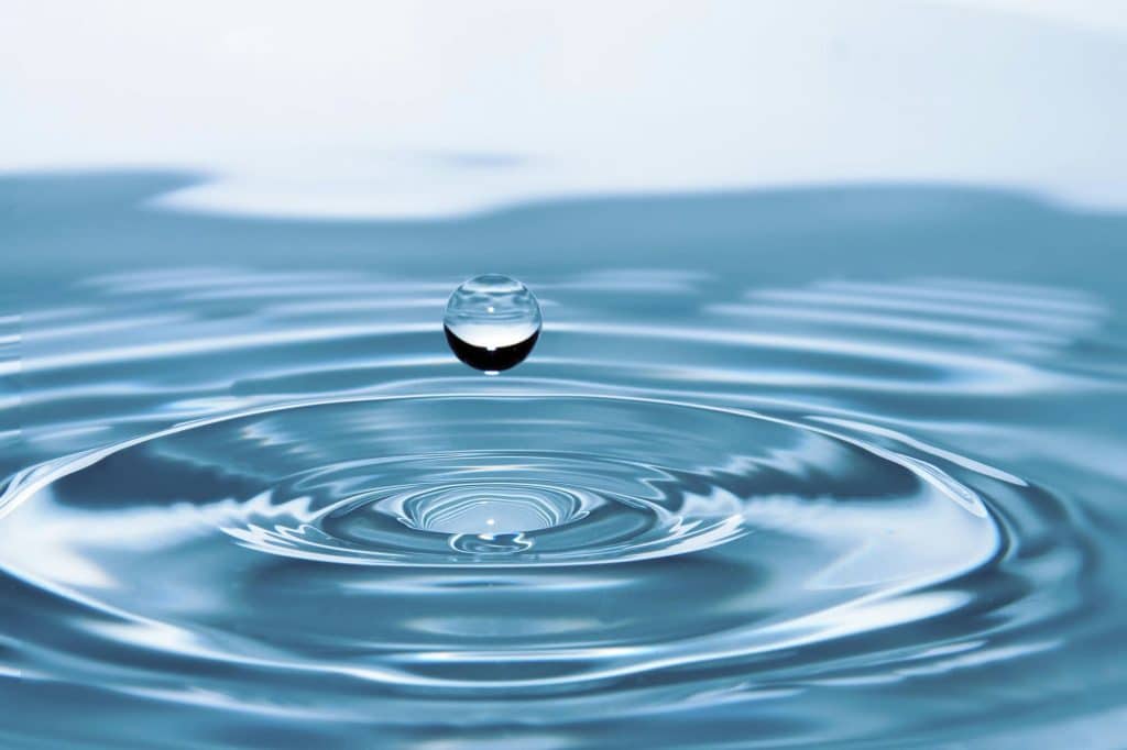 When you should use warm or hot water to watch clothes