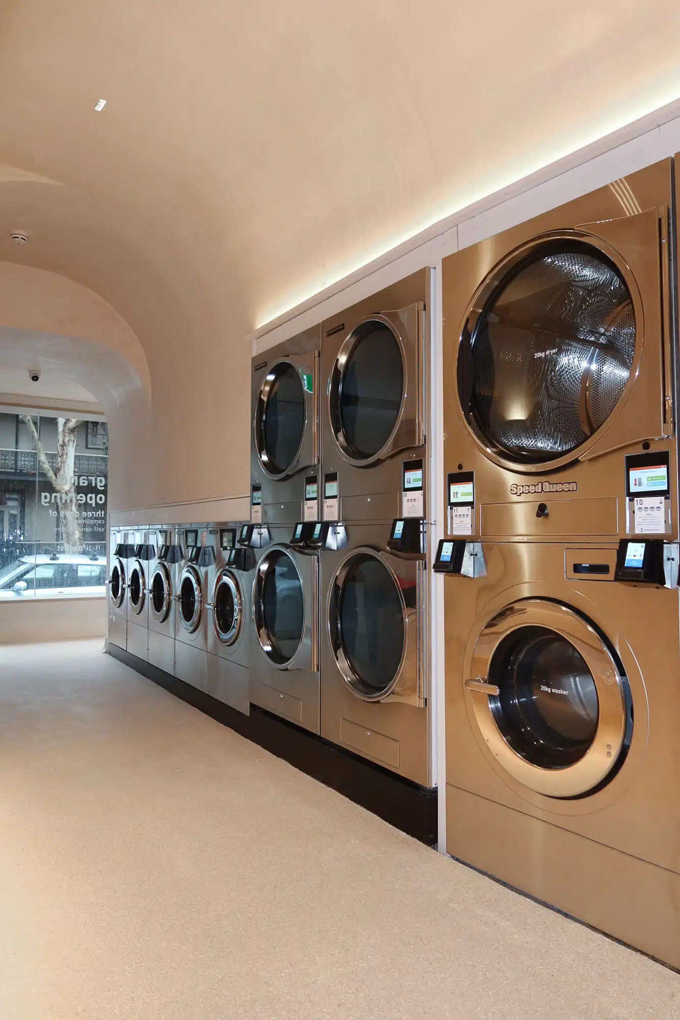 Laundromat Pott's Point, located near Kings Cross station. Sydney's best laundromat.